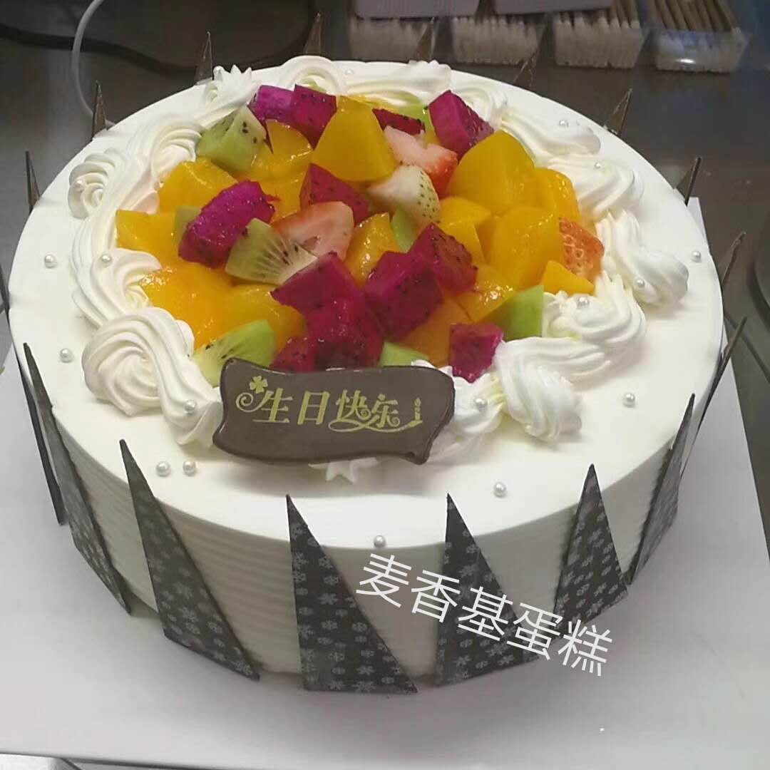 鲜奶水果什锦蛋糕